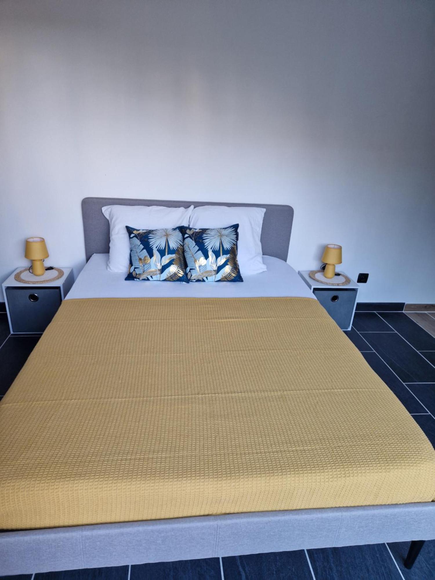 Grand Studio 2 Personnes Saint-Amand-Mont-Rond Exterior foto
